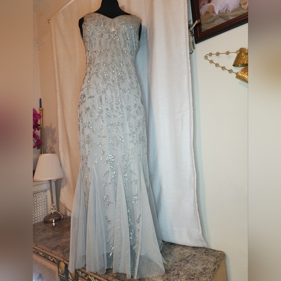 Gown - Picture 2 of 7